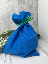 Load image into Gallery viewer, Catnip Toys Gift Set with Re-usable Fabric Bag