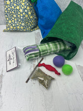 Load image into Gallery viewer, Catnip Toys Gift Set with Re-usable Fabric Bag
