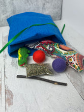 Load image into Gallery viewer, Catnip Toys Gift Set with Re-usable Fabric Bag
