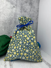 Load image into Gallery viewer, Catnip Toys Gift Set with Re-usable Fabric Bag
