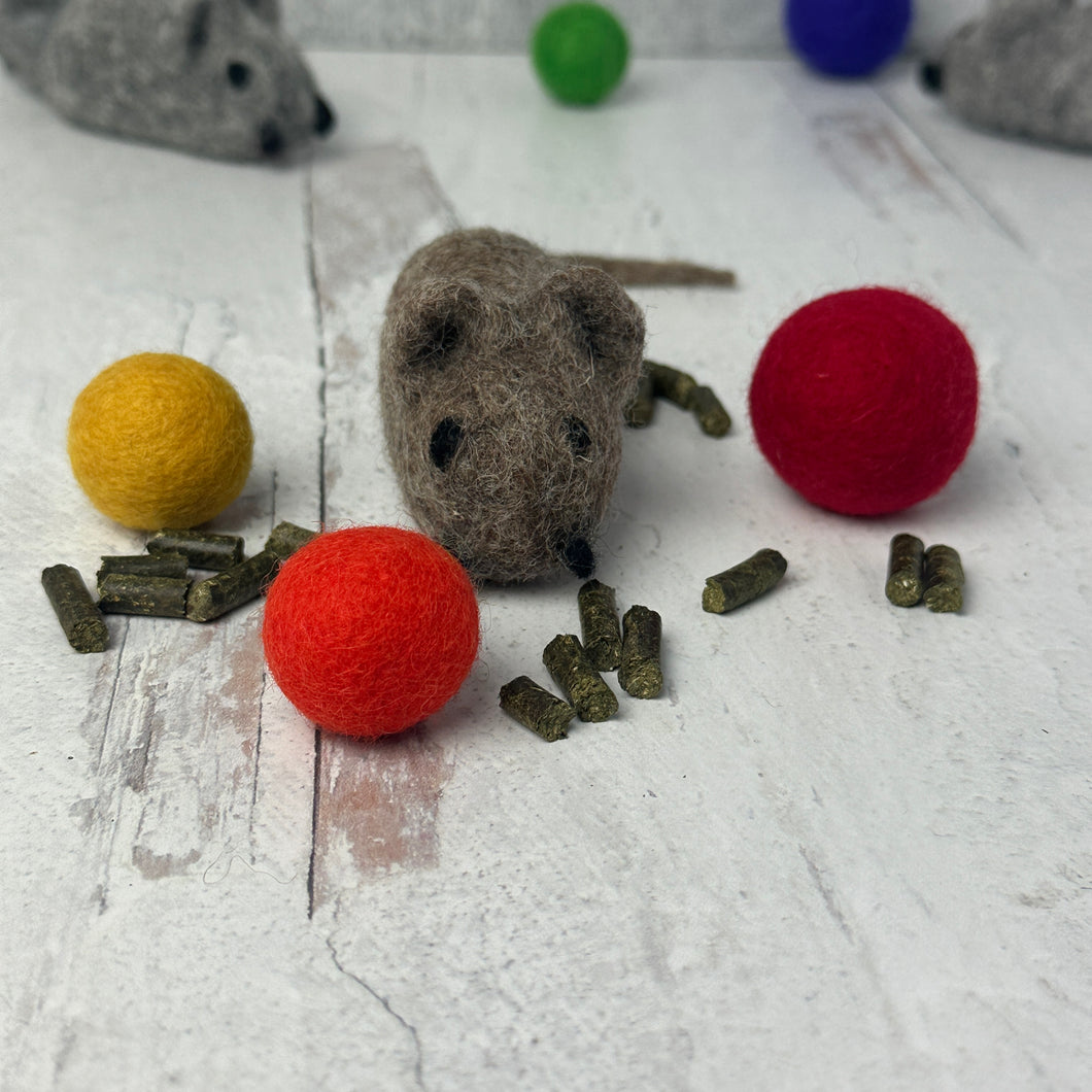 Cat Toy Felted Mouse with Catnip Pellets and Felted Balls 