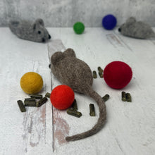 Load image into Gallery viewer, Cat Toy Felted Mouse with Catnip Pellets and Felted Balls &quot;House Mouse Gift Set&quot;
